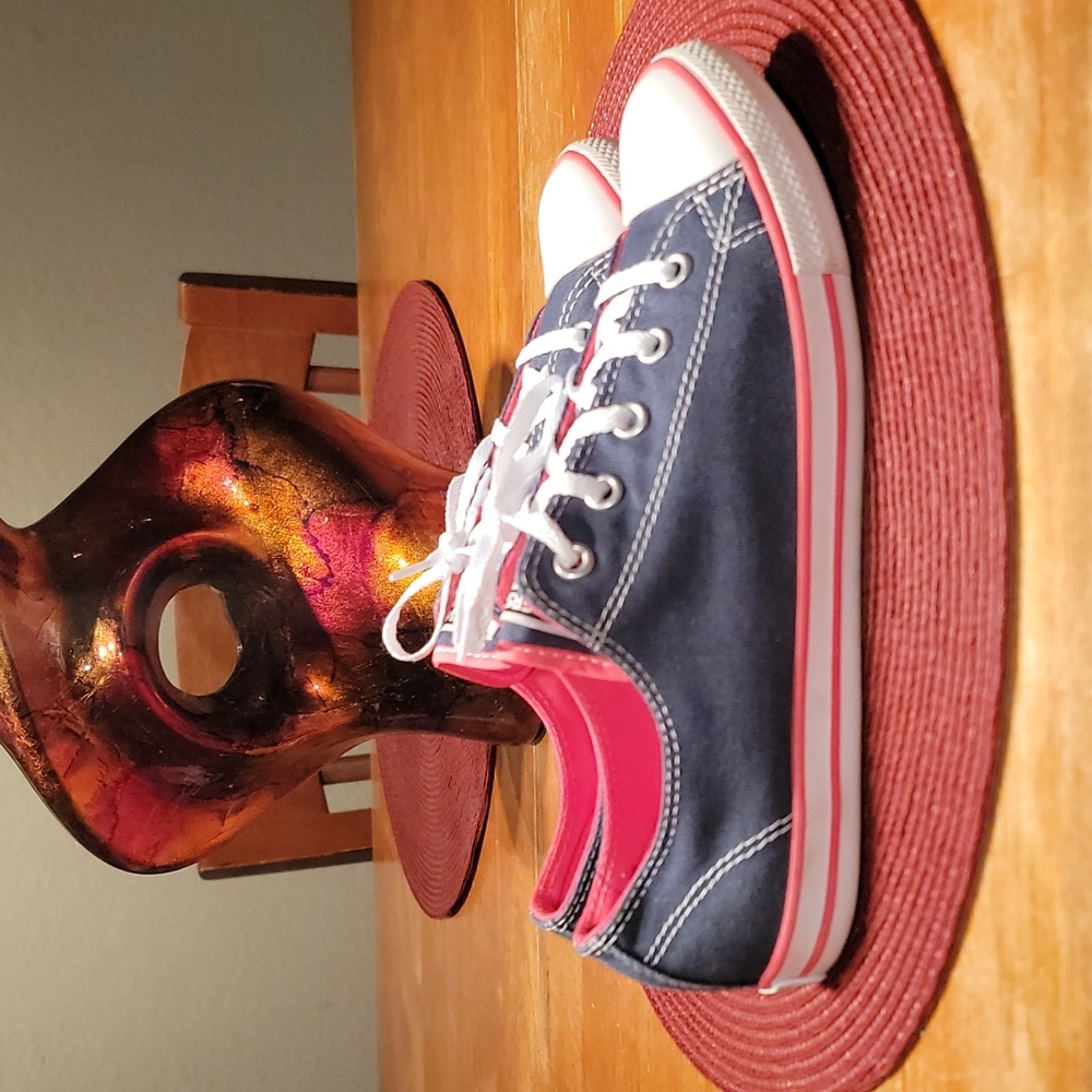 Converse Chuck Taylor. Size 7